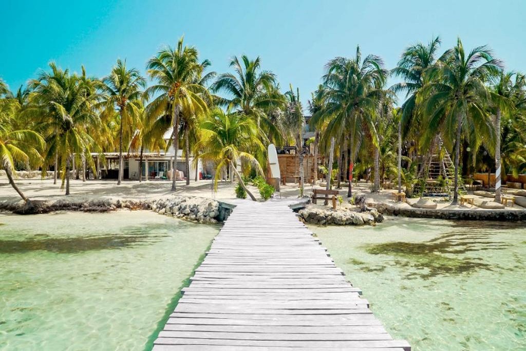 Isla Mujeres - Nomads Hotel Beachclub  - Habibi World Travel - https://habibi-world-travel-agency.com/